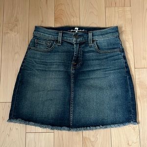 Gently worn Seven For All Mankind jean skirt! Comfortable and stylish. Size 25